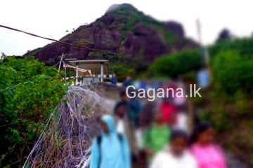 ශ‍්‍රීපාදයේ ඇහැලකණුව අසලින් තරුණයෙක් අවාසනාවන්න ලෙස පහළට ඇඳවැටෙයි..