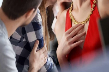 தகாத உறவால் உயிரிழந்த பெண்; தப்பியோடிய காதலன்