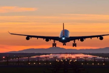 தடைகளைத் தாண்டி இலங்கையில் தரையிறங்கிய இந்திய விமானங்கள்