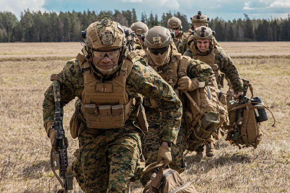 ஈரான் போரில் அதிரடி திருப்பம்... ஹார்முஸ் பகுதியில் 5,000 கடற்படை வீரர்களைக் களமிறக்கும் ட்ரம்ப் | Hormuz Trump Deploys Marines ஈரான் போரில் அதிரடி திருப்பம்... ஹார்முஸ் பகுதியில் 5,000 கடற்படை வீரர்களைக் களமிறக்கும் ட்ரம்ப் | Hormuz Trump Deploys Marines