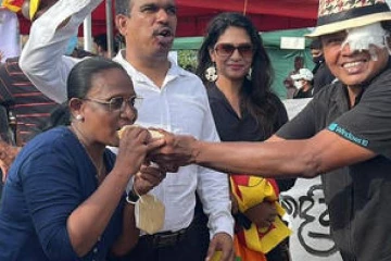 காலிமுகத்திடலில் பிறந்தநாள் கொண்டாடிய நபர்