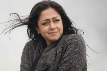 கோட் சூட்டில் அசத்தும் நடிகை ஜோதிகா.. எப்படி இருக்கிறார் என்று பாருங்க