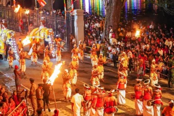 எசல திருவிழாவின் இறுதி ரந்தோலி பெரஹராவைக் காண இணைந்த ஜனாதிபதி ரணில்