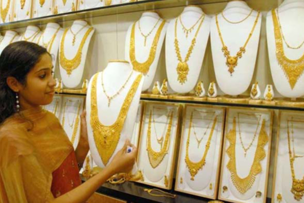 இன்றைய தங்கம் விலை! சமீபத்தில் சரசரவென குறைந்த விலை: தயக்கத்தில் முதலீட்டாளர்கள் | Gold Price 22Nd July 2022 In Tamil