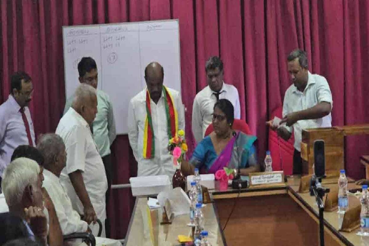 ஊடகவியலாளர்களுக்கு கடும் கட்டுப்பாடு! வடமராட்சி தெற்கு மேற்கு பிரதேச சபையில் எடுக்கப்பட்டுள்ள தீர்மானம் | Vadamaratsi Pradeshiya Sabha Meeting Journalist