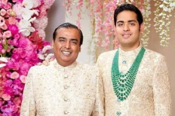 Mercedes முதல் Bentley வரை: ஆகாஷ் அம்பானிக்குச் சொந்தமான 5 சொகுசு கார்கள்