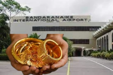 வெளிநாடு சென்ற பெண்ணிடம் கட்டுநாயக்காவில் நகை திருடிய அதிகாரி