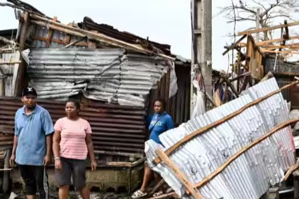 மடகாஸ்கரை சுழற்றியடித்த கெசானி புயல் ; 59 பேர் பலி | Cyclone Kesani Hits Madagascar 59 Dead