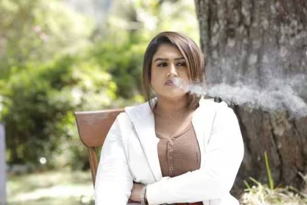 சிகரெட் பிடிக்கும் வனிதா விஜயகுமார்.. புகைப்படத்தை நீங்களே பாருங்க | Vanitha Vijayakumar Smoking Photo