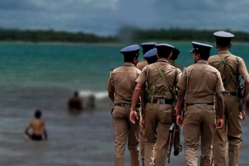 கடலில் மூழ்கிய மாணவனை தேடும் பணி தீவிரம்: ஐவர் மீட்பு