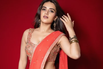 நிதி அகர்வால் ரெட் ஹாட் சேலையில் அழகிய போட்டோஷொட்