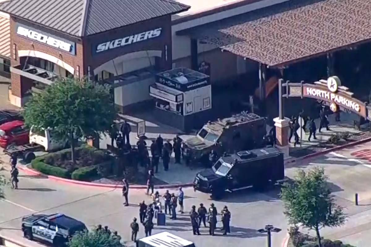 அமெரிக்காவில் வணிக வளாகம் அருகே துப்பாக்கிச் சூடு | Shooting Near A Shopping Mall In The Us அமெரிக்காவில் வணிக வளாகம் அருகே துப்பாக்கிச் சூடு | Shooting Near A Shopping Mall In The Us