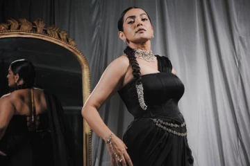 நடிகை பார்வதியின் கிளாமர் போட்டோஷூட்.. இணையத்தில் வைரல்