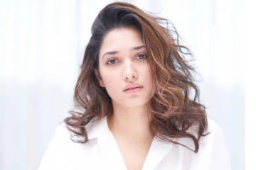 இறுக்கமான உடையணிந்து பொது இடத்திற்கு வந்த தமன்னா.. தீயாய் பரவும் புகைப்படம்