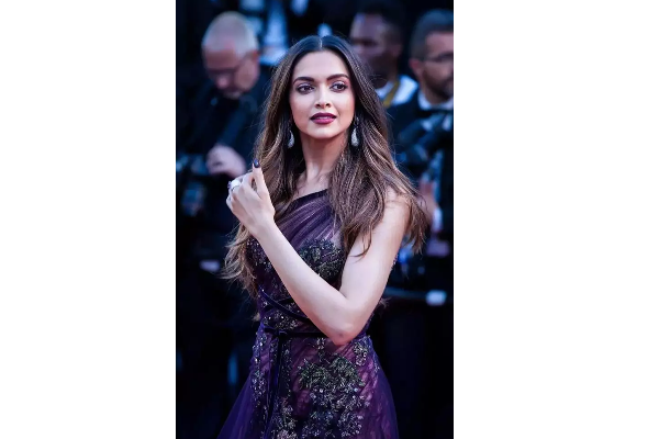 நடிகை தீபிகா படுகோனேவிற்கு ஏற்பட்ட நெஞ்சுவலி.. தற்போது எப்படி இருக்கிறார் தெரியுமா | Deepika Gets Treatment For Heart Beat Increase