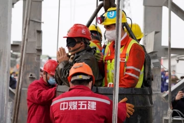 பூமிக்கு அடியில் இருந்து மீட்கப்பட்ட 10 பேரின் சடலங்கள்! நடந்தது என்ன? பதறவைக்கும் சம்பவம்