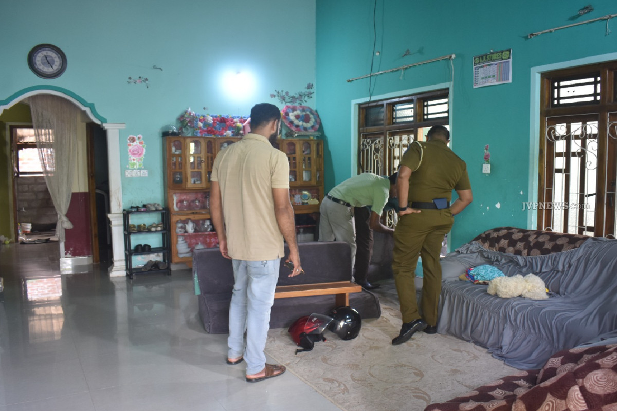 தொடர் சம்பவங்களால் அதிர்ந்த தமிழர் பிரதேசம் ; மோப்ப நாய்களுடன் களத்தில் பொலிஸார்! | Spate Of Robberies In Trincomalee Police Deployed