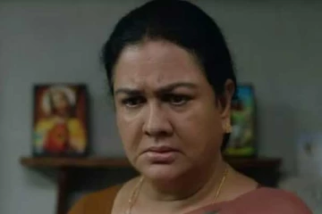 எது கொடுத்தாலும் வாயை மூடிக்கிட்டு வாங்கணுமா!! தேசிய விருதை விமர்சித்த நடிகை ஊர்வசி