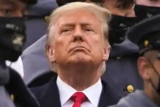 அமெரிக்க அதிபர் பதவியில் இருந்து விலகவுள்ள டிரம்ப்... 15 பேருக்கு மன்னிப்பு வழங்கினார்! எப்படி தெரியுமா?