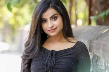 சிவாங்கி வாங்கிய சொகுசு கார் - விலை எத்தனை கோடி பாருங்க..