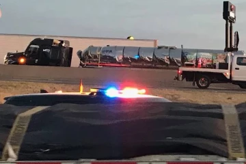 பாய்ந்து வந்த லொறி மீது இளைஞரை தள்ளிவிட்ட நபர்: கனடாவில் சம்பவம்