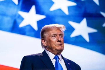 டொனால்டு ட்ரம்பின் ஆட்சி முடிவில் அமெரிக்காவில் ஜனநாயகம் என்பதே இருக்காது: AI கணிப்பு