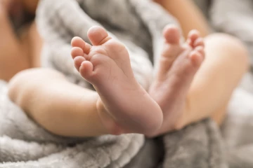 குளிர் காரணமாக இரு குழந்தைகள் பரிதாபமாக பலி!