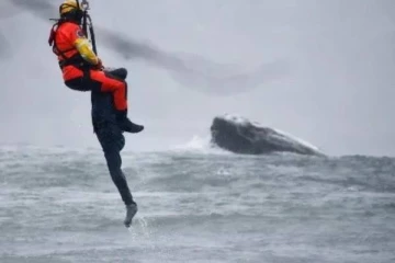 நயகரா நீர்வீழ்ச்சியிலிருந்து பெண்ணின் சடலத்தை மீட்ட அமெரிக்க பாதுகாப்பு படையினர்!