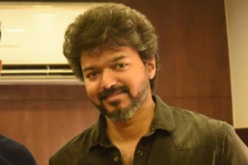 சர்ச்சைக்குரிய வகையில் போஸ்டர் ஒட்டிய விஜய் ரசிகர்கள்.. அதுவும் இவருடன் சேர்த்து