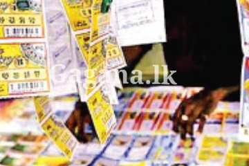 පිරිසක් වැඩවර්ජනයකට සැරසෙයි.