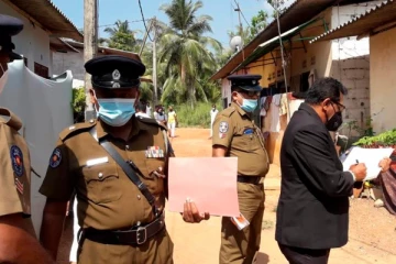 சிறுமியின் வாயில் துப்பாக்கிச்சூடு ;இளைஞரொருவர் கொடூர செயல்