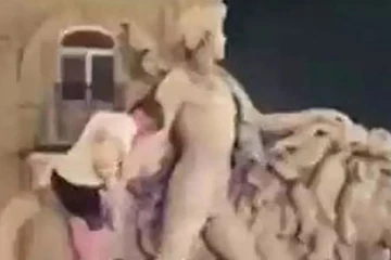 புராதன சின்னத்தை உடைத்த நபருக்கு 16 லட்சம் அபராதம்