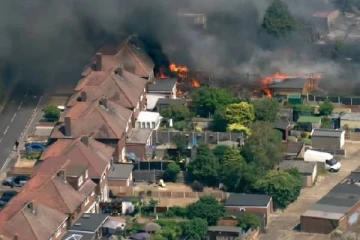 பற்றியெரியும் லண்டன்... குடியிருப்புகள் பல மொத்தமாக எரிந்து சாம்பல்: வெளிவரும் அதிர்ச்சி புகைப்படங்கள்