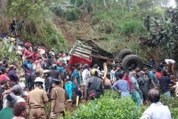 இலங்கையை உலுக்கிய கோர விபத்து ; பலர் உயிருக்கு போராடும் நிலையில்
