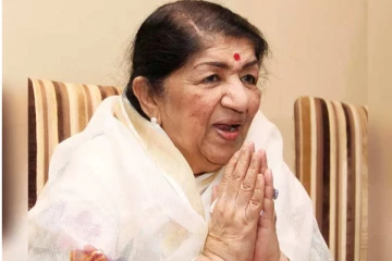 பிரபல பாடகி லதா மங்கேஷ்கர் கொரோனா தொற்றால் காலமானார்