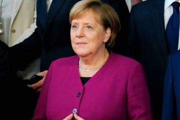 பலரின் கவனத்தை  ஈர்த்த ஜெர்மன்  பிரதமர் ஏஞ்சலா மெர்க்கல்! ஏன் தெரியுமா?