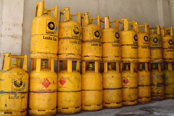 நள்ளிரவு முதல் அமுல்... எரிவாயு சிலிண்டர் விலை குறைப்பு | Good News About Gas Prices In Sri Lanka Laugfs