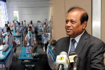 பாடசாலை மாணவர்களால் மகிழ்ச்சியடைந்த கல்வி அமைச்சர்!