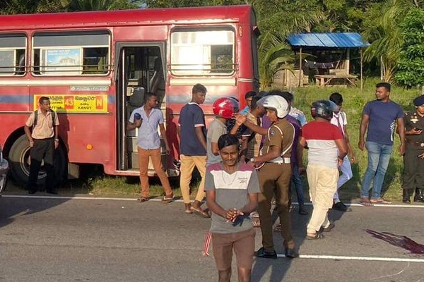 தமிழர் பகுதியில் முதியவரை பலியெடுத்த அரசபேருந்து (Photos) | He Government Bus Killed The Old Man