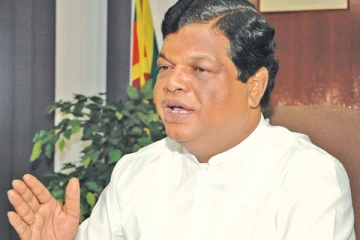 බන්දුල ගුණවර්ධන සියලු තනතුරුවලින් ඉවත්වෙයි..! දැඩි තීරණයක් ගනී..