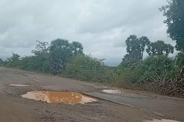 யாழில் குண்டும் குழியுமான வீதிகள்; மக்கள் கோரிக்கை | Pothole Ridden Roads In Jaffna யாழில் குண்டும் குழியுமான வீதிகள்; மக்கள் கோரிக்கை | Pothole Ridden Roads In Jaffna