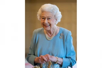 பிரித்தானிய மகாராணியாரின் முன் அரை நிர்வாணமாக தோன்றிய ஜனாதிபதியின் மகன்: அதிர்ந்துபோன பெற்றோர்