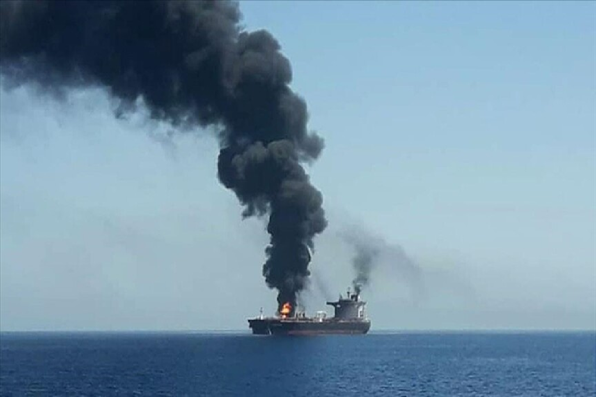 ஹோர்முஸ் நீரிணை அருகே பற்றியெரியும் கப்பல் | Vessel Catches Fire Off Oman ஹோர்முஸ் நீரிணை அருகே பற்றியெரியும் கப்பல் | Vessel Catches Fire Off Oman