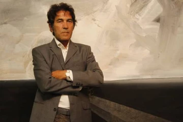 கண்களுக்கு தெரியாத சிற்பத்தை உருவாக்கி ஏலத்தில் விட்ட கலைஞர்! பின்பு அடித்த நம்பமுடியாத அதிர்ஷ்டம்