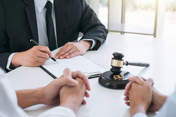 விவாகரத்து ஆன ஆண்கள்... நிகழ்ச்சியாக கொண்டாட அடித்த இன்விடேஷன் - வைரல் சம்பவம்! | Divorce Celebration Event In Bhopal