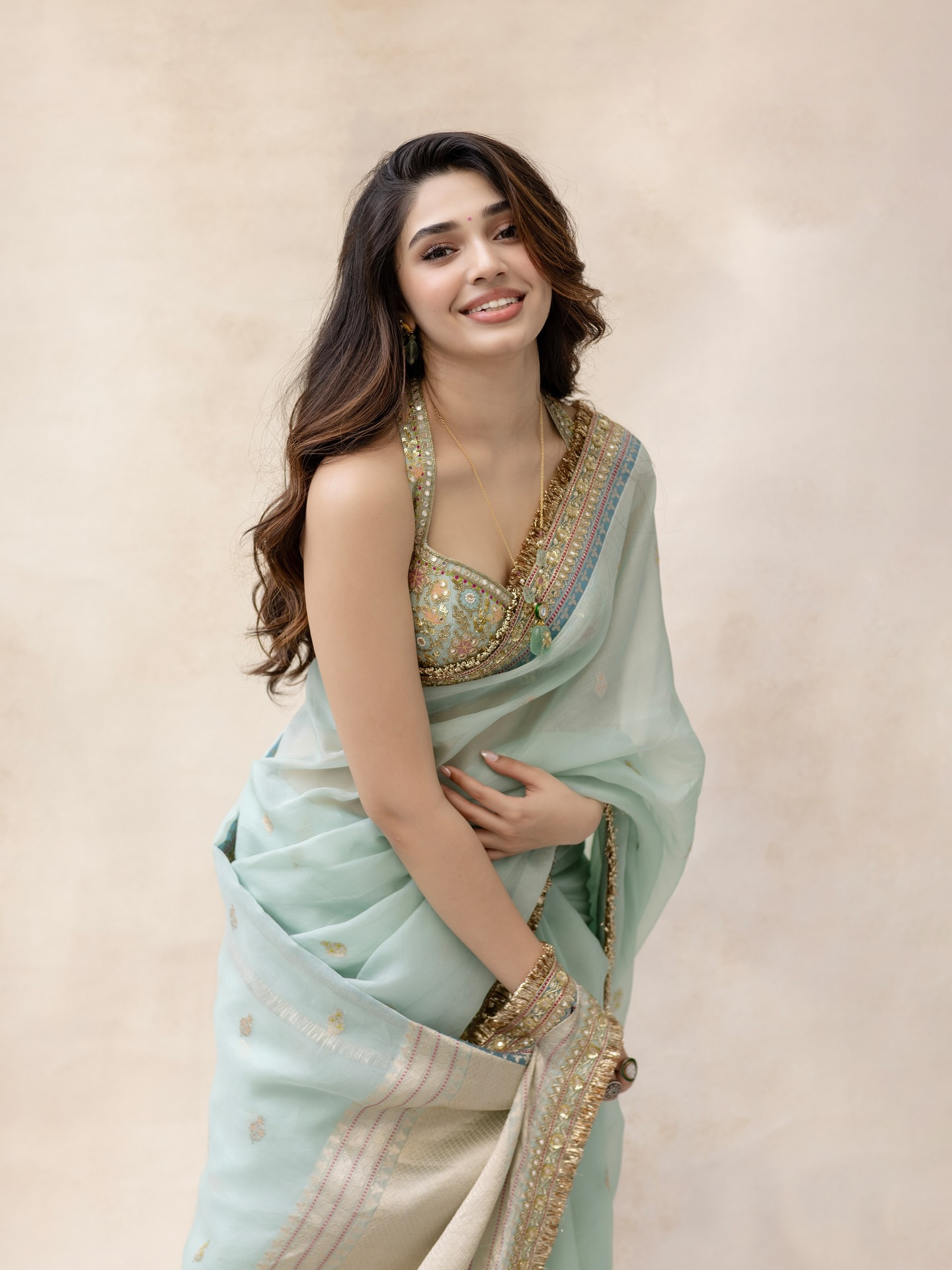 க்ரித்தி ஷெட்டி சேலையில் அழகிய போட்டோஷூட் 4 Gallery