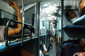 இனி இரவில் ரயிலில் செல்வோருக்கு புதிய ரூல்ஸ் - IRCTC அதிரடி!