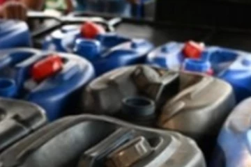 ලක්ෂ ගණනක ඉන්ධන හොර රහසේ නිවසක..