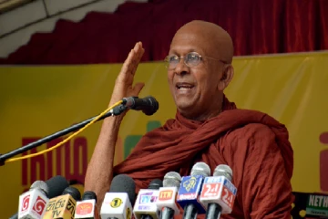 அநீதியான ஆட்சியாளர்கள் கொடூரமான பிக்குகளால் அழிக்கப்பட்டது நாடு - பேராசிரியரான தேரர் சீற்றம்