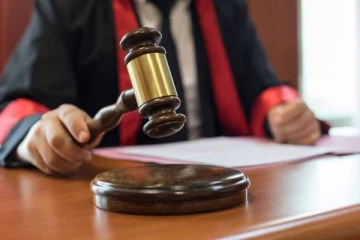 கணவன் மனைவி பிரிந்தாலும்.. அப்பா குழந்தையை பார்க்கக் கூடாது? நீதிமன்றம் உத்தரவு!